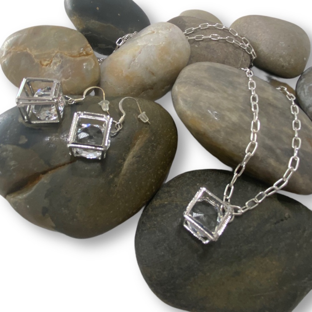 Handmade Cubed Swarovski Crystal Solitaire Pendant Silver Necklace & Earrings